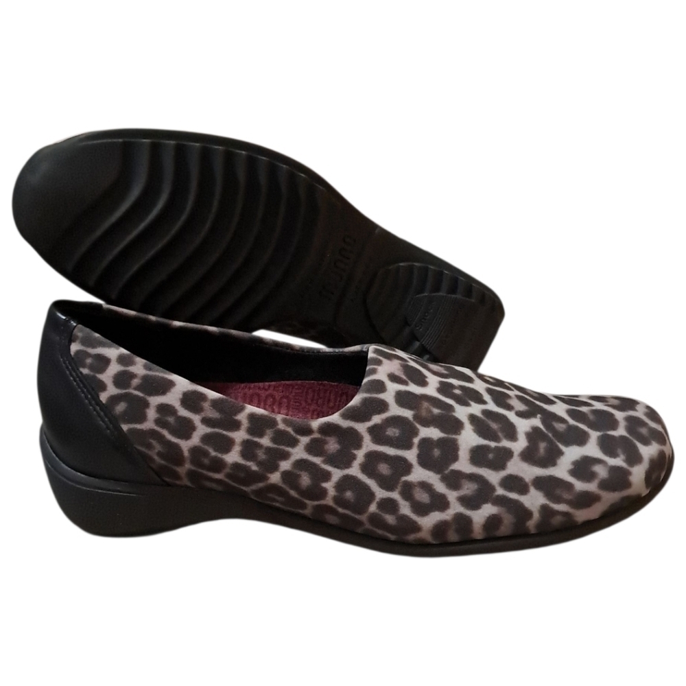 Munro Iriana Traveler Flats Leopard Print Comfort Slip On Shoes Size 5M - Picture 3 of 16